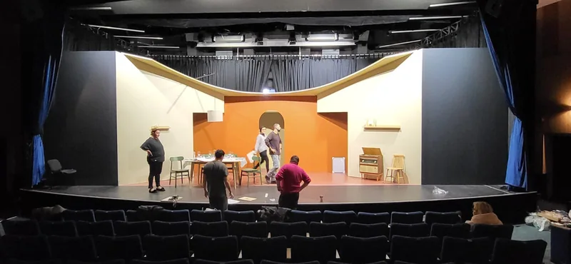 Decor de teatru produs și montat de RTX Production